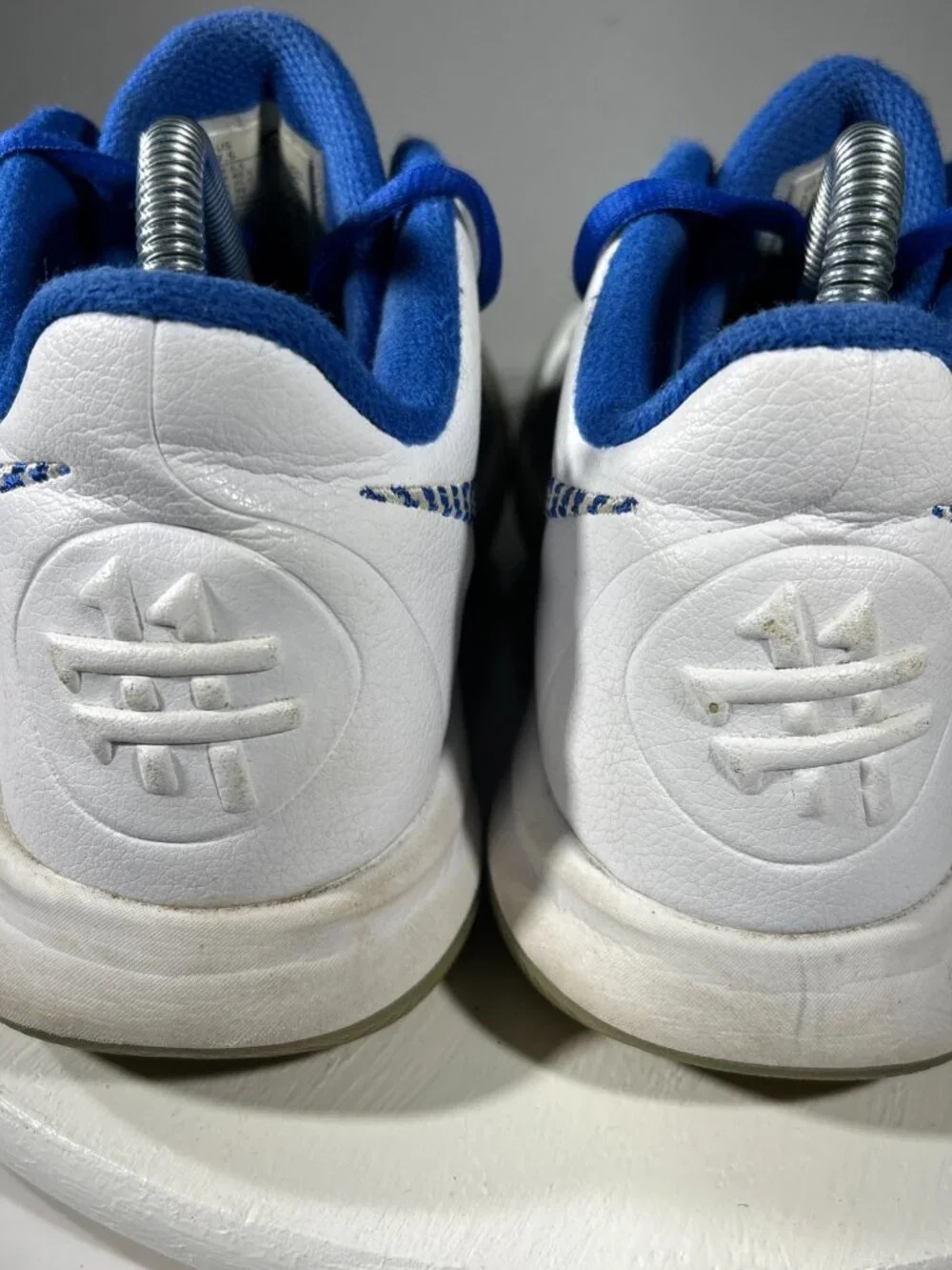 Nike Kyrie Flytrap III Boys Basketball Shoes Size 7.5 White Royal Blue Sneakers